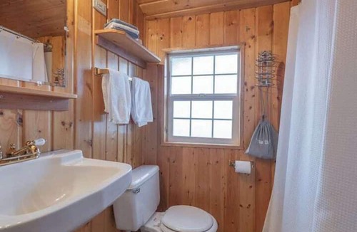 Ashton Cabin | Cozy Log Cabin for a Romantic Couples Getaway in Ashton, Idaho