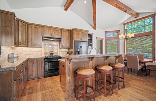 Sunriver Cabin | Cozy Luxe Cabin with Access to Exclusive Golf