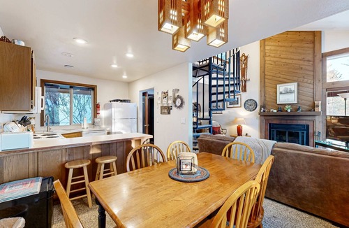 McCall Condo | Cozy McCall Condo With Deck and Wood Fireplace