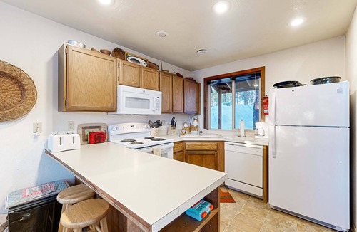 McCall Condo | Cozy McCall Condo With Deck and Wood Fireplace