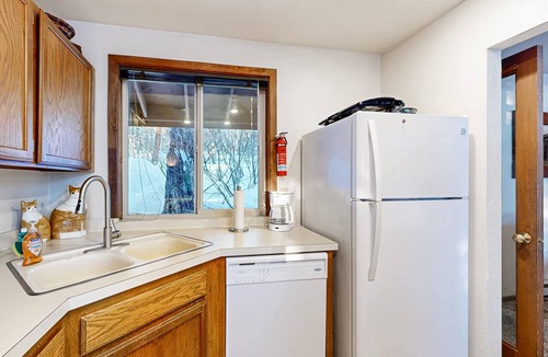 McCall Condo | Cozy McCall Condo With Deck and Wood Fireplace