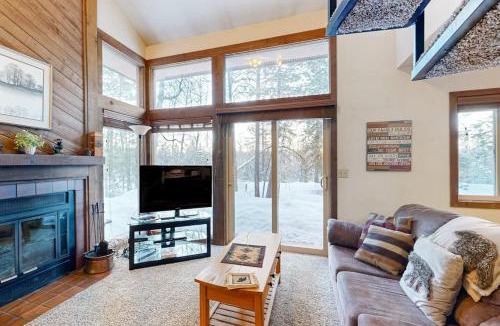McCall House | Cozy McCall Condo With Deck and Wood Fireplace