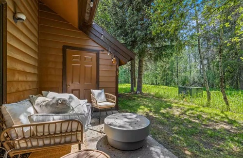 McCall Condo | Cozy & Modern family friendly McCall Retreat – Walk to Lake Payette and Downtown