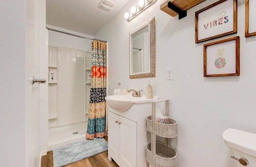 Riverside Apartment | Cozy Modern Studio 3 minutes from Downtown