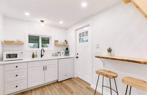 Vancouver House | Cozy & Modern Tiny Home with Beautiful Valley View close to PDX