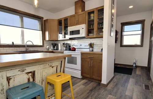 Bozeman House | Cozy Montana Getaway With Beautiful Mountain Views
