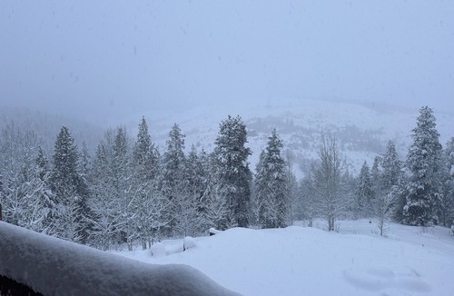 Butler Creek House | Cozy mountain retreat, views of Grand Teton, 30 minutes to JHMR and downtown.
