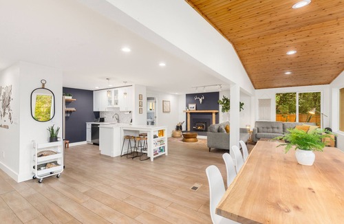 Riverbend House | Cozy North Bend Riverfront Cabin w/hot tub!