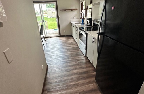 Lawrence House | Cozy on Campus! Keep it simple at this centrally-located place on the KU Campus.