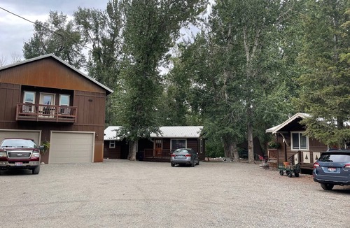 Hailey House | Cozy One bedroom, King bed, One bath house in Hailey near the Big Wood River