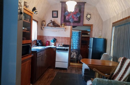 Colville Cabin | Cozy one bedroom tiny house.