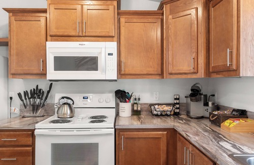 Langley House | ♿️Cozy/Peaceful/Bright 🏡 Hot Tub + Private Beach