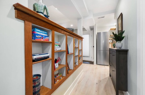 Greenwood Apartment | Cozy, Pet Friendly Apartment Close to Pike Place Market, Space Needle, & more!