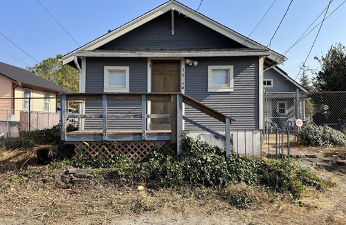South End Cottage | Cozy pet friendly cottage nestled a quiet backyard.