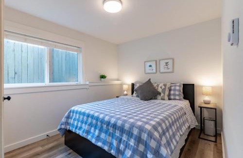 Greenwood House | Cozy Pet friendly Downstairs Retreat in Seattle