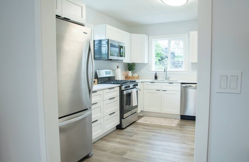 Bremerton House | Cozy PNW Cottage 2BR Near Ferry, Base and Waterfront