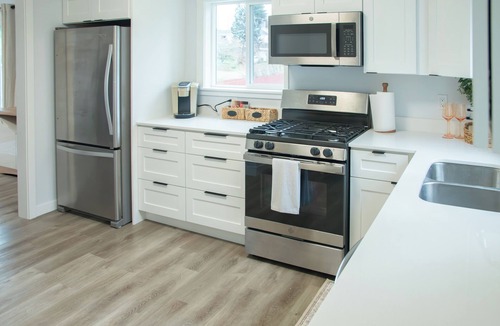Bremerton House | Cozy PNW Cottage 2BR Near Ferry, Base and Waterfront