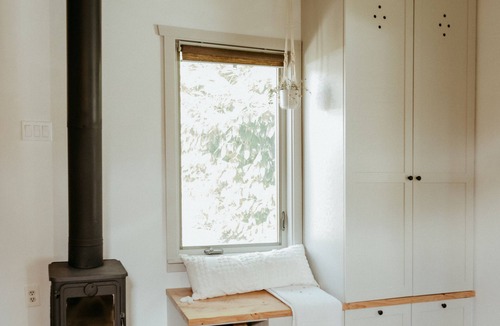Olympia Cottage | Cozy PNW cottage w/firepit+fenced+dog friendly