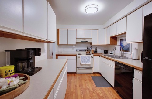 Southeast Boise Condo | Cozy Pond Front 1 Bedroom Condo