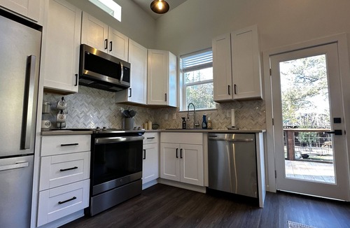 Jacksonville Cottage | Cozy private family ranch cottage! Vineyards, Britt Festival and Applegate Lake!