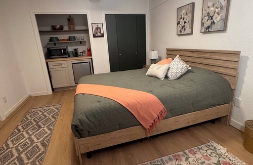 Bothell Bed & Breakfast | Cozy Private MIL Suite with Private Entrance