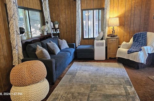 Usk House | Cozy, quiet home on Davis Lake, a serene no wake lake.
