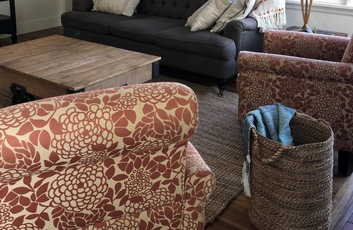 Moscow Cottage | Cozy Red Cottage 4 blocks to Dntwn and U of I