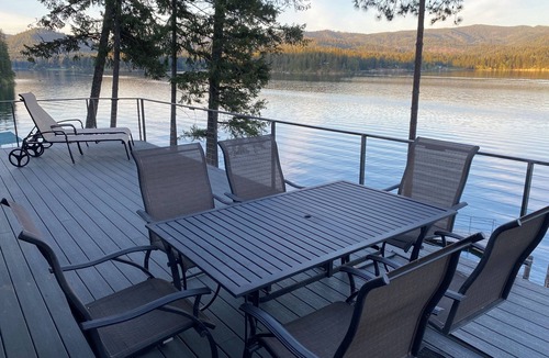 Hayden Lake Cabin | Cozy & Relaxing Lakefront Cabin on Hayden
