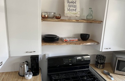 Des Moines Apartment | Cozy remodeled 1 bedroom near Drake U and downtown