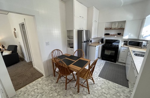 Des Moines Apartment | Cozy remodeled 1 bedroom near Drake U and downtown