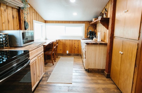 Medicine Hot Springs Cabin | Cozy renovated 3-bedroom cabin in lovely North Fork IDAHOME