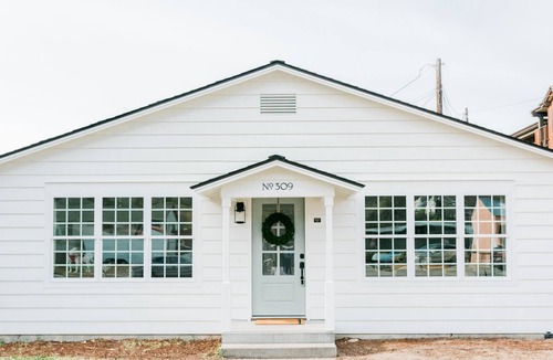 Chelan House | Cozy renovated cottage - 5 min walk to beach & dwtn