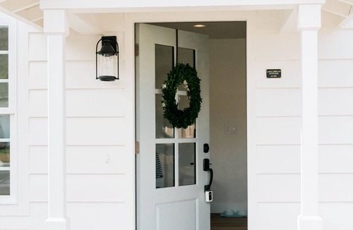 Chelan House | Cozy renovated cottage - 5 min walk to beach & dwtn