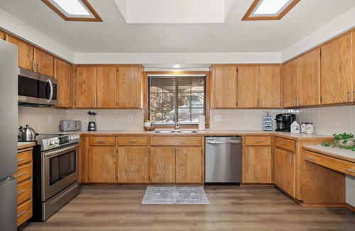 Spokane House | Cozy Retreat I Indian Trail Large Home