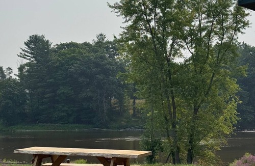 Paris Cabin | Cozy Riverfront Fish Cabin