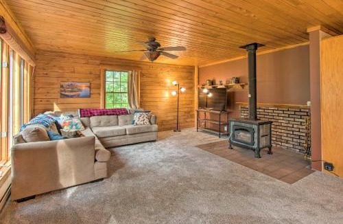 Camp Grove House | Cozy Riverfront Getaway: Fishing On-Site!