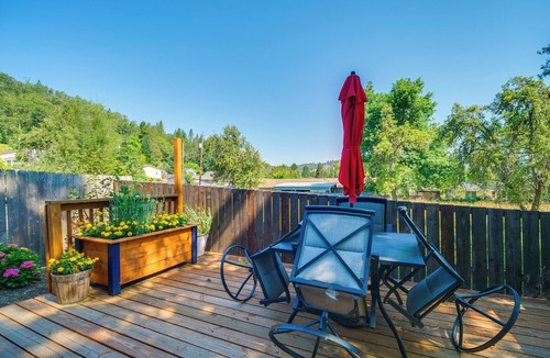 Roseburg House | Cozy Roseburg Home w/Deck + Gas Grill!