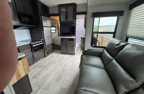 West Stayton House | Cozy RV in Pleasant Stayton with AC/heat