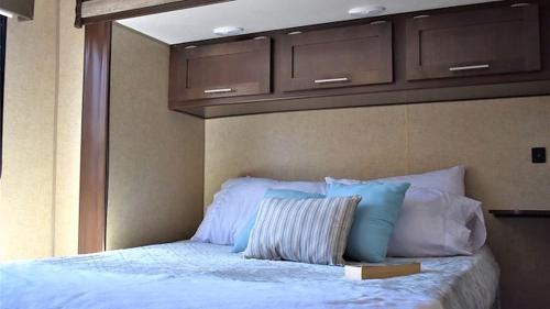 Williams House | Cozy RV Suite with Private Deck & Firepit Near Williams, Arizona