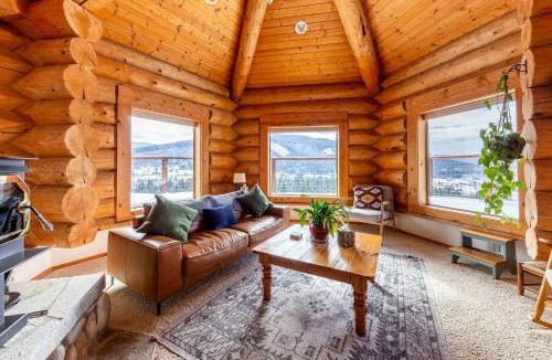 Bell Hill House | Cozy Secluded Log Cabin Retreat with Stunning Views, Luxury Comfort & Grill Deck in Sequim, Washington