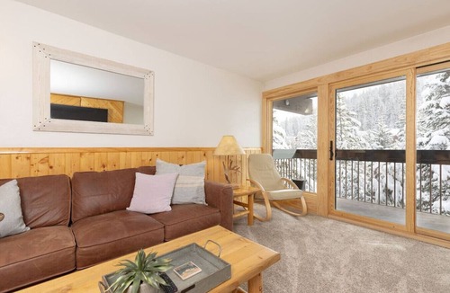 Big Sky Condo | Cozy Slope-Side 2 Bedroom, Walk to Chairlifts!