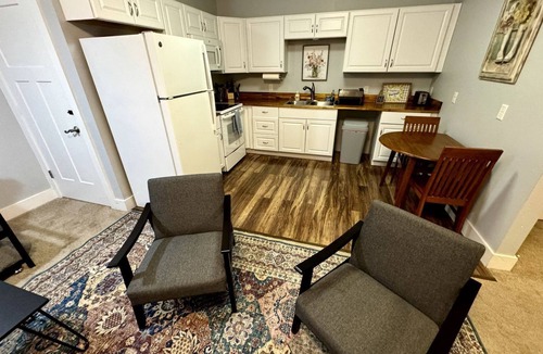 St. Elmo Improvement League Cabin | Cozy Spacious Cabin with Beautiful Hiking Trails in Tennessee