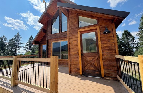 Bedford Cabin | Cozy Strawberry Creek Cabin with WiFi bordering forest in Bedford, WY