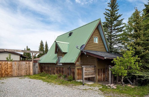 West Yellowstone Apartment | Cozy Studio getaway in West Yellowstone, just 1 minute to the park! Raven's Heart