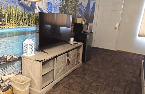 Whitehall Apartment | Cozy Suite apartment with a nice view , WiFi in welcoming Whitehall