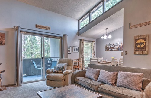 Sunriver Condo | Cozy Sunriver Condo close to The Village shopping with FREE passes to Waterpark!