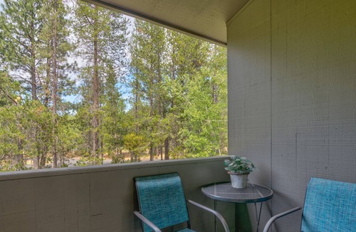 Sunriver Condo | Cozy Sunriver Condo close to The Village shopping with FREE passes to Waterpark!
