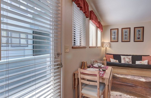 Sunriver Condo | Cozy sweetheart condo w/ fireplace. Perfect for a Sunriver getaway!