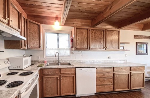 Sweetwater Cabin | Cozy Sweetwater Cabin, with access to Ideal Beach