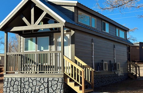 Page Cabin | Cozy Tiny Home King Room #24B